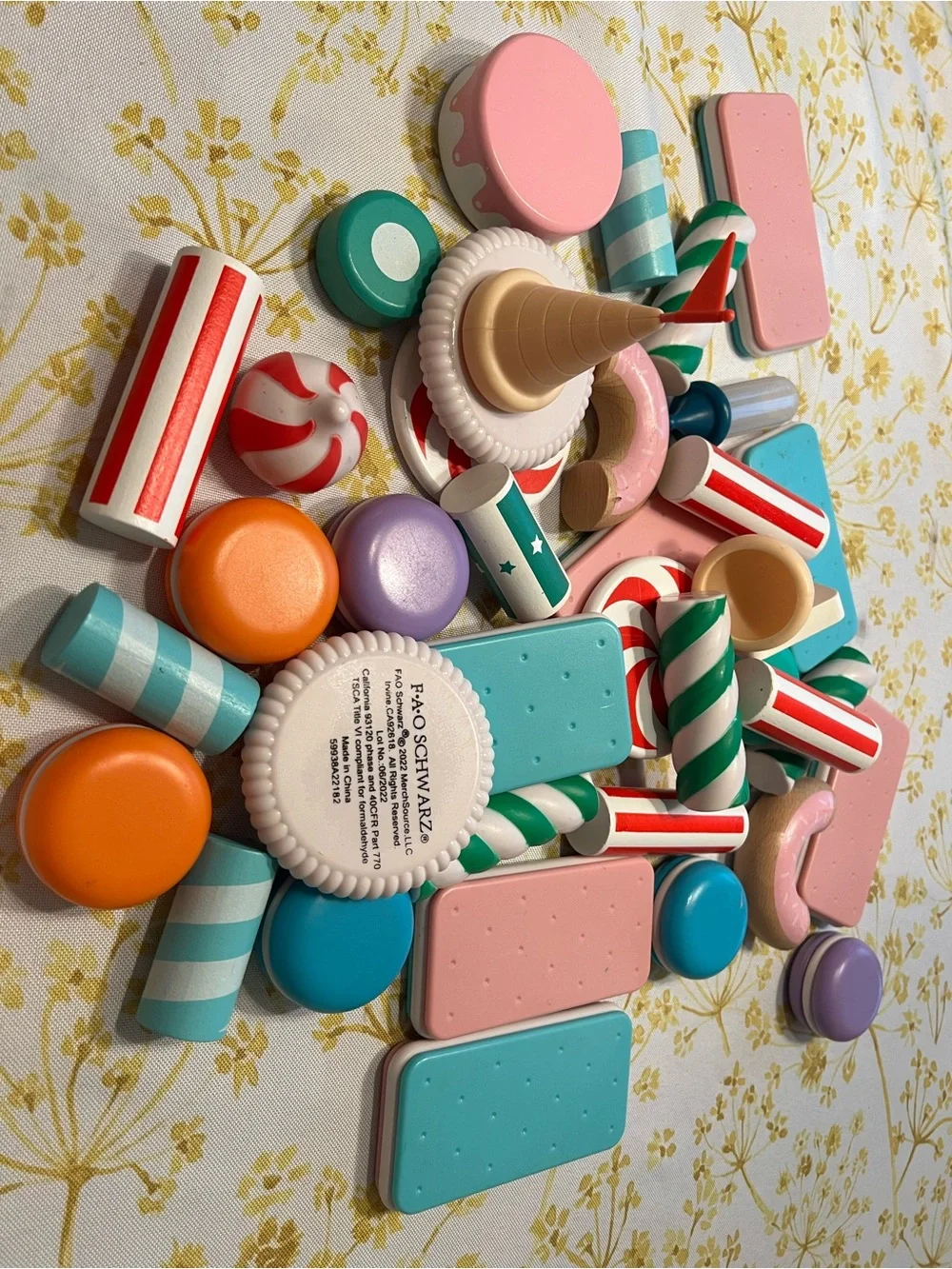 FAO Schwarz Pastel candy land Play Toy Set - Pink building blocks